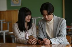 色っぽく近づき…狙った男は逃さない！石井杏奈の“魔性”演技、女の戦いが勃発！『言霊荘』スピンオフ