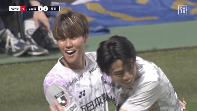 「今のは月間ベストゴール級」福岡、最下位脱出の逆転バックヘッドに驚愕「今のはスーパー」元日本代表FWはクロスも絶賛 2枚目