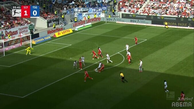 衝撃の３％！ 堂安律の“股抜きスーパーゴール”に現地実況も大絶叫「グレイトフィニッシュ」「振り速い」「あの密集で決めるとは…」今季９得点目の決定的瞬間 2枚目