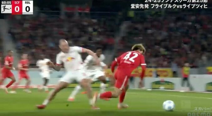 【写真・画像】 イライラしてるだろうな… 堂安律、怒りのカットイン→相手DF3人の間をブチ抜くショット炸裂「もった瞬間から打つ気」「前半からもっとボール集めてくれ」　1枚目