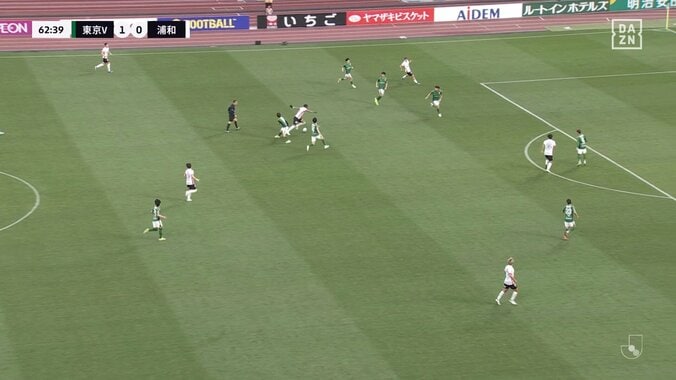 「やばいな！鉄じゃん」9年ぶり浦和復帰のオナイウ阿道、反則級の鬼キープにファン衝撃「止め方がわからん」 5枚目