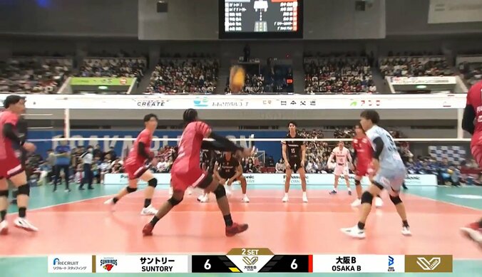 曲がりすぎるサーブ vs 超反応レシーブ