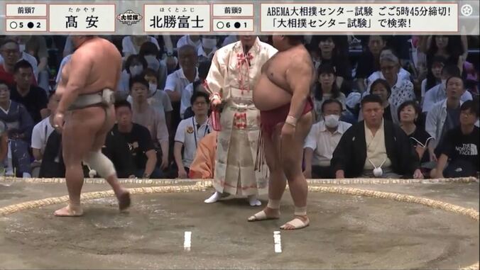 「ん？」「今のダメだった？」立ち合い不成立で力士が行司に熱視線　元若乃花も反応「“息はあってんじゃないの”っていう感じで見返してましたね」 1枚目