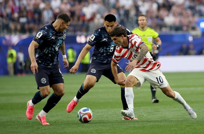 【写真・画像】【W杯】元アーセナルDFの“神クリア”が「キャプテン翼の技に出てきそう」「ラスボス感ぱねぇ」ゴール手前で劇的守備　1枚目
