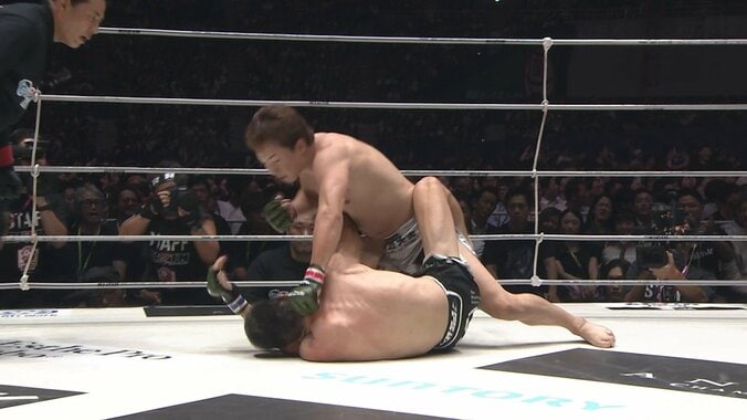 朝倉未来、青木真也に1ラウンドTKO勝利！ 「これが日本の格闘技の歴史の1ページ」“有言実行”の劇的パウンド決着に会場騒然 日本MMA界の“生ける伝説”超え果たす 2枚目