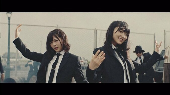 欅坂46の5thシングル『風に吹かれても』のMVが公開 4枚目