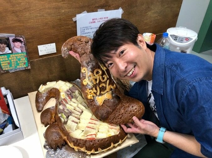 有村昆、秋野暢子からの差し入れを紹介「すごすぎる！！！」 1枚目