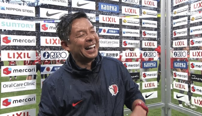 ビショビショになる鬼木監督