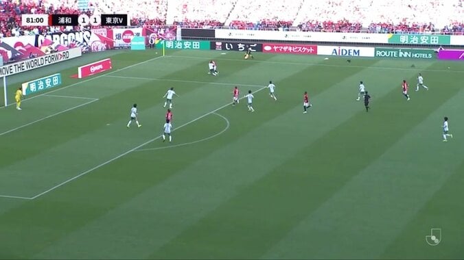 浦和サポーター不満爆発「これがPKにならないなら何がなるのよ」MF金子拓郎、ペナルティエリア内で接触→転倒もノーファウルに「流石に意味わからん」 4枚目