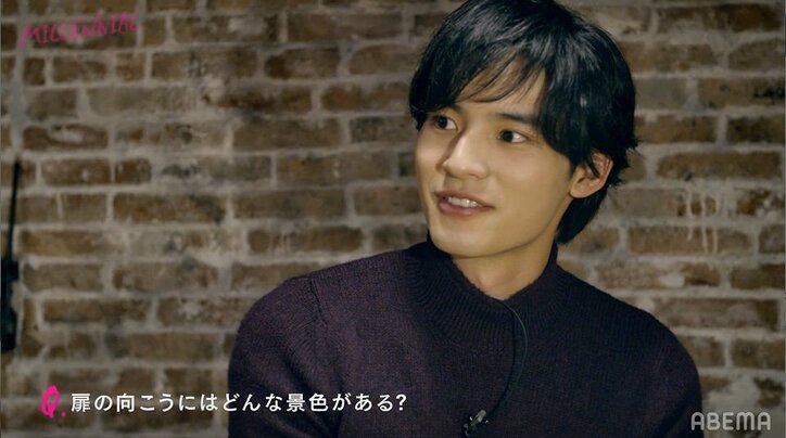 絵が得意な岡田健史、自画像を描いてみると？才能溢れる画力と発想力に驚き『MILLENNIAL /ミレニアル』