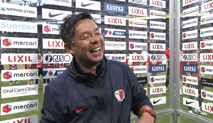 ビショビショになる鬼木監督