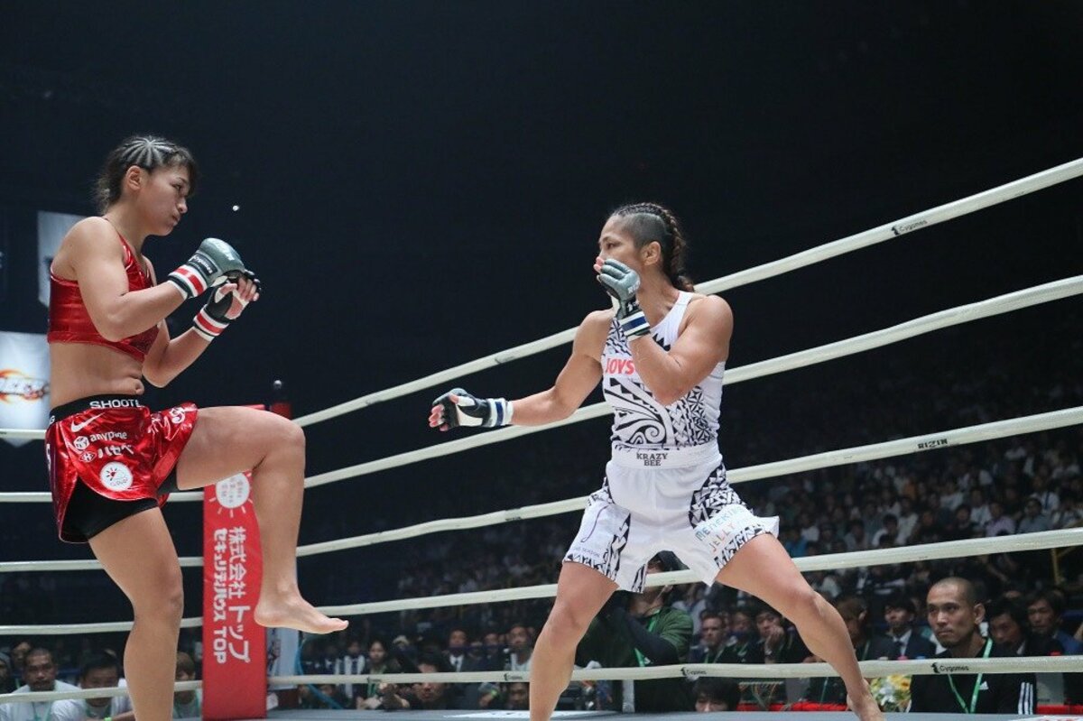 美女格闘家　ハプニング 【RIZIN】“ツヨカワ女王対決”山本美憂 VS RENA、勝敗を決したポイント | 格闘技 | ABEMA TIMES | アベマタイムズ