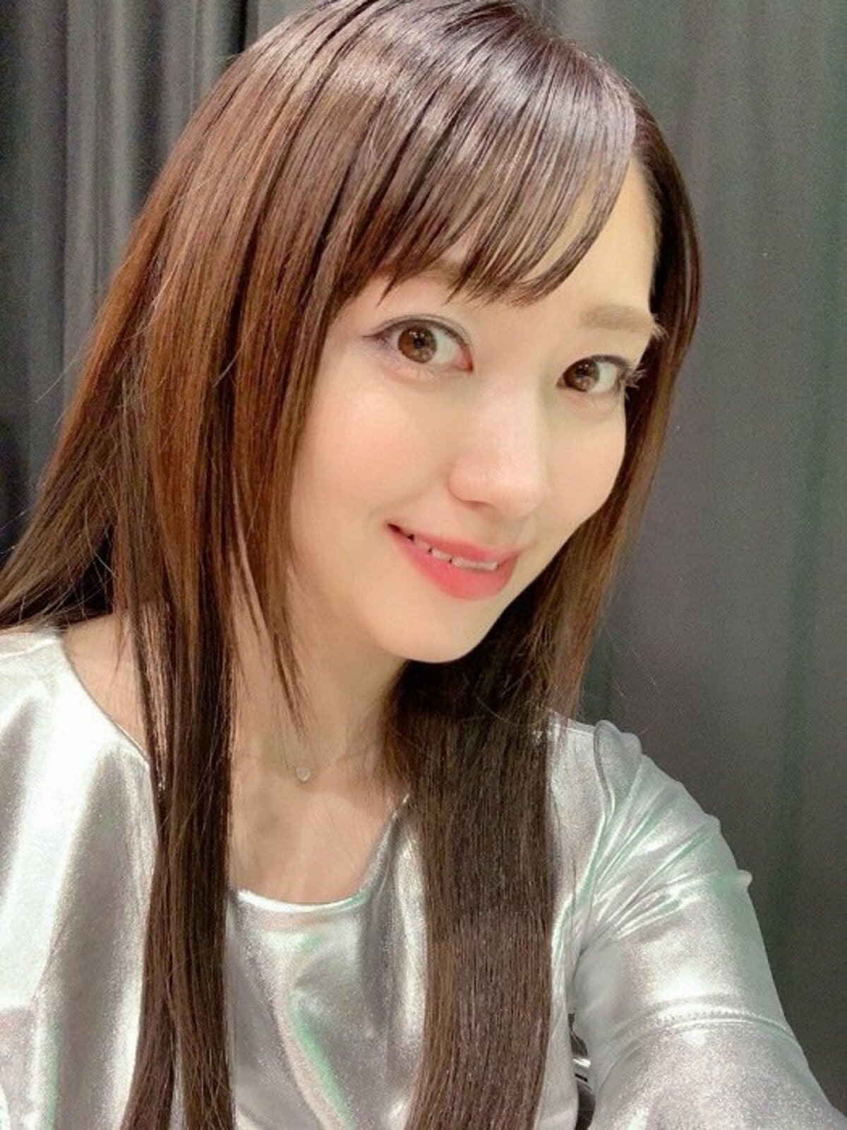 飯田圭織、18歳の頃の姿を再現した写真を公開「素敵」「びっくり」の声