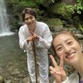 「滝に打たれる迅くん、カッコよすぎでした」白洲迅＆堀田茜“夫婦”の滝行後の2ショット写真に反響