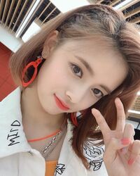 「可愛くて頭抱える」「だいすき！！」NiziU・リマ、キュートなセルフショットやマコとの2ショットにファン悶絶