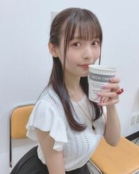 声優・上坂すみれがコーヒーでほっと一息　優雅なオフショットに「かっこいい～」「一緒に飲みたい」の声