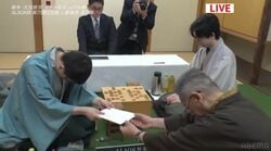 「思い切った勝負が通った」主導権握った永瀬九段が47手目を封じる “カド番”藤井王将は流れ引き戻すことできるか 大注目の勝負は2日目へ