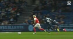 どうなってんだよ！ 伊東純也、“急加速”爆速カットイン「止めれねえ…」 相手DF3人をブチ抜く… 豪快すぎる“ゴラッソ未遂”が「エグすぎ」