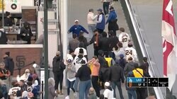 大谷翔平、あとわずかでスプラッシュならずも…立ち見客がHRボール“捕ったどーー！！”　歓喜の瞬間に「観客の反応がまるでホーム」