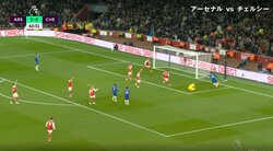 ｢チーム合同コントかよ」｢圧倒的な草」ビッグロンドン・ダービーで起きた欧州最高峰の珍プレー 滑って転んでチャンスがピンチになるお笑い劇場は「全員グダグダ」芸