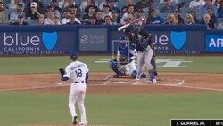 こんなの絶対打てない！ 山本由伸、魔球が落ちすぎて“打者に異変”「えげつない」「タチ悪い」 思いきり“マン振り”→体勢がスゴいことになる