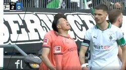 「怖すぎる…」「こんな叫ぶ！？」浅野拓磨がブチギレ！闘志むき出しで“大絶叫”のド迫力シーン　右サイドからのクロスにドンピシャヘディングシュートを放つ