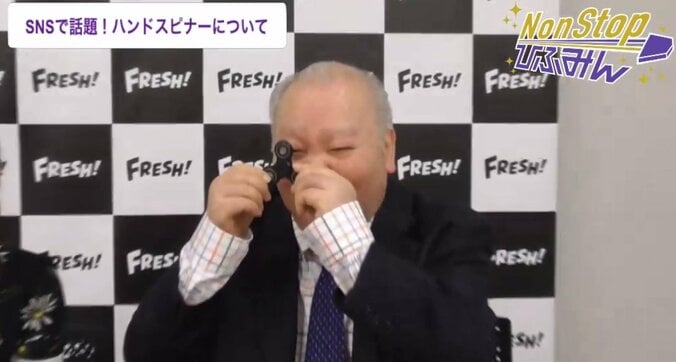 将棋“ひふみん”加藤一二三九段　話題のハンドスピナーに初挑戦も「なんですか、これ」 1枚目