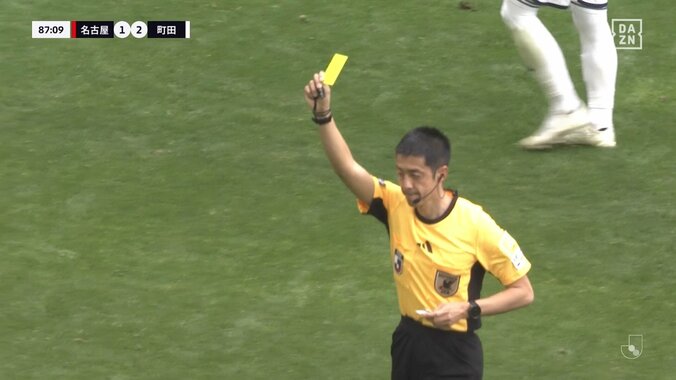 【映像】町田MF、後方からの全速力スライディングでイエローカード