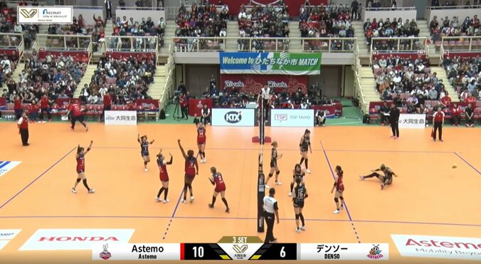 随所に熱血リアクションを見せた相原監督