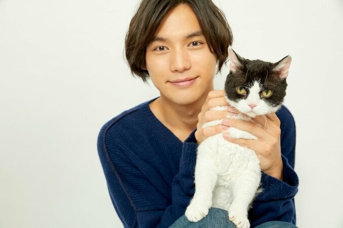 福士蒼汰「人と動物、それぞれの愛感じて」  猫・ナナとの“恋愛超え”の絆に海外も絶賛 1枚目