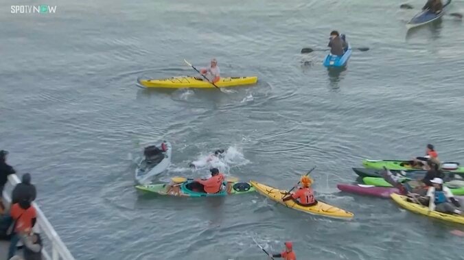 ボールは争奪戦に