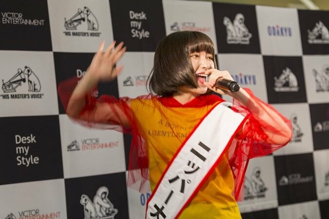 「オオカミくん」出演中の現役女子高生アーティスト吉田凜音、ミニライブで観客を魅了！ 1枚目