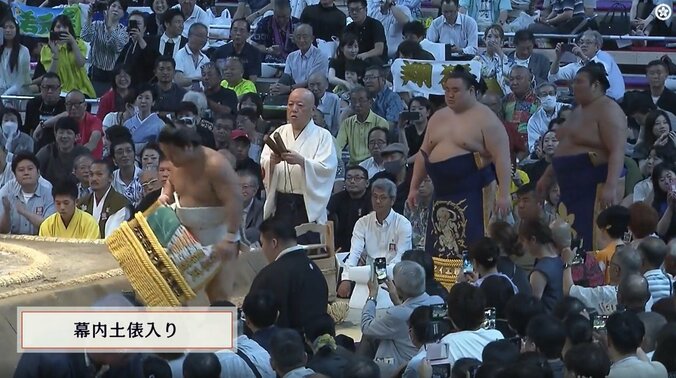 力士との対比がじわる光景が続く