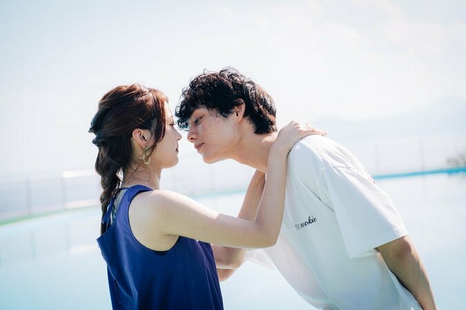 両想いになって初めての夜、若手女優とイケメン俳優がベッドの中で何度も交わすキス『ドラ恋～Kissing the tears away～』 3枚目