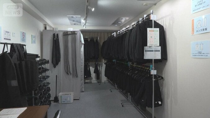 喪服の悩みを解決　無人店舗で24時間いつでもレンタル　新サービスに需要増 1枚目