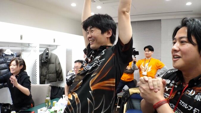 【写真・画像】約1ヶ月半ぶり“あの漢”がMのスタジオにやってきた！「パッと華やぐような笑顔で素敵」と反響／麻雀・Mリーグ　2枚目