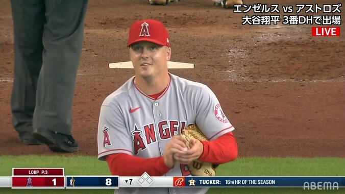 大谷翔平の同僚投手が“ポカン”顔 「これホームランにしますか？」実況絶句の“技あり”弾に反響 1枚目