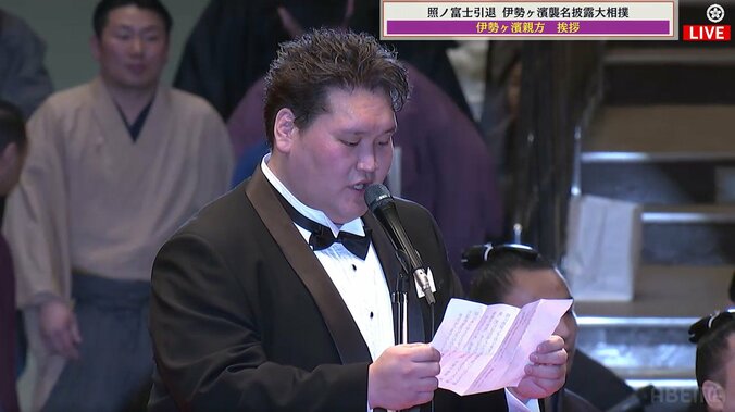 「え！かわいいw」断髪式直後の伊勢ヶ濱親方、スタイリング中の貴重映像にファン悶絶 「テムジンやんw」息子そっくりの声も 5枚目