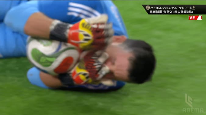 場内騒然！チャリティーマッチで“顔面キック”と激怒…「ガチすぎるって」「赤だろ」本気すぎるロッベンにファンも驚愕 4枚目