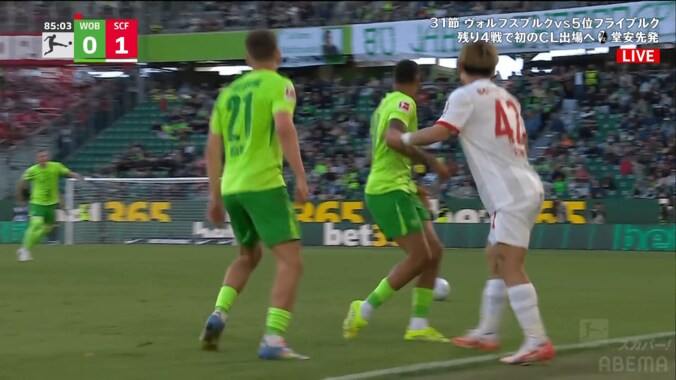 「ロナウジーニョかよ！」堂安律の“天才的ヒールパス”に驚愕＆絶賛の声「マジで！？」「うますぎる」「オシャレ」華麗テクニックで魅せた瞬間 4枚目