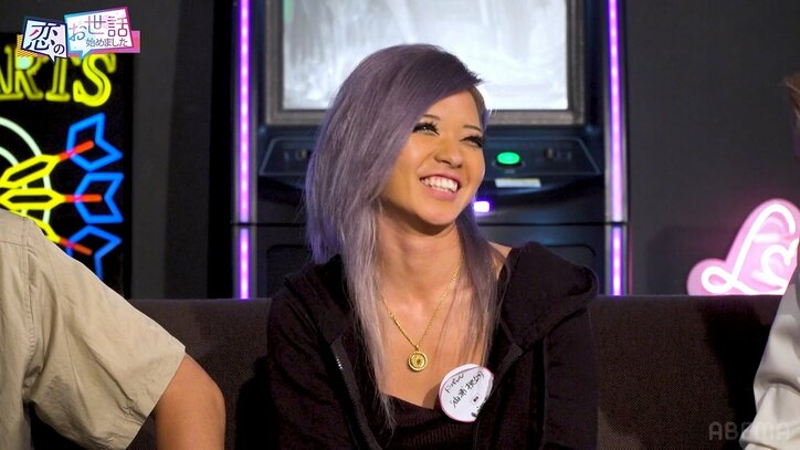 BreakingDown出演の25歳ドリフトレーサーギャル、美脚あらわな超ショートパンツで合コンに登場！ 男性陣を悩殺「可愛い！」