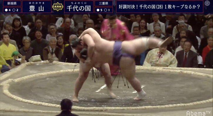 「ひっくり返った」豊山、土俵上で“大の字”　千代の国の豪快の首投げに天井を仰ぐ