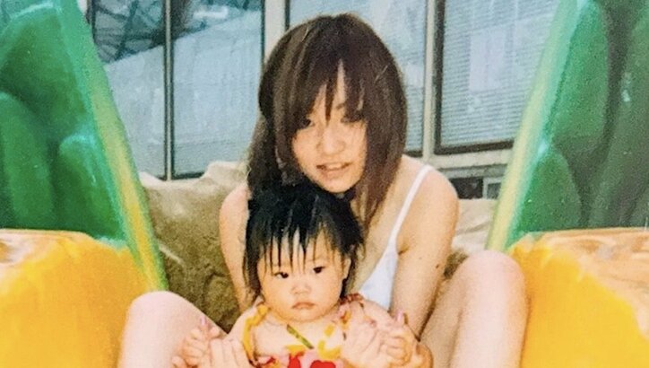 【写真・画像】「ナンパしてきた人に拉致され軟禁、2ヶ月後に妊娠発覚。15歳で出産した」36歳でおばあちゃんになった美女、壮絶な過去を告白　1枚目