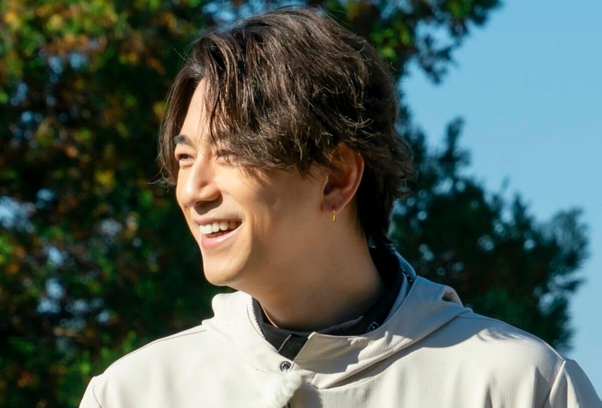 三浦俊輔、【朝の富士】、希少な額装用画集より、新品額装付、状態良好 プロみたいなスイング」人気俳優・三浦翔平の“280ヤード越え”超ビッグ