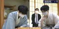 藤井聡太王位、勝てば王位初防衛に「相掛かり」を採用 豊島将之竜王とは3局連続 昼食前に約2時間の大長考／将棋・王位戦七番勝負