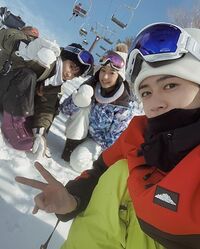 武田玲奈、飯島寛騎＆岡本夏美との『御曹司ボーイズ』“雪あそび”オフショット