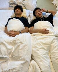 「あざと可愛い」「一緒に寝たい」山田裕貴＆三浦翔平の『ハコヅメ』布団ショットに反響