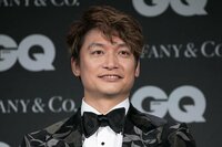 香取慎吾、ワイルドな髭＆ウインクショットに「ため息出るほどカッコいい」