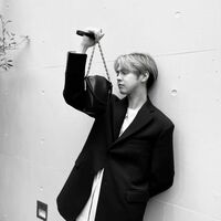 片寄涼太、大人の色気漂うモノクロショット披露し「最後の笑顔反則」「神すぎる」と悶絶の声