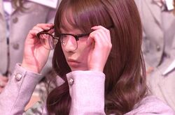 オズワルド伊藤、億稼ぐ現役立教大生のキャバ嬢に自身のメガネを渡し「かわいすぎる！」メガネ姿にメロメロ